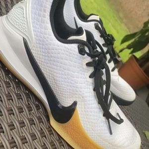 Men's Size 8 Nike Kobe basketball shoes